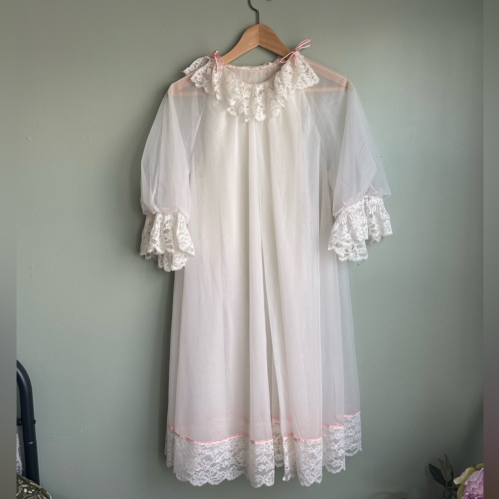 Vintage 1940s (?) vanity fair nighty set